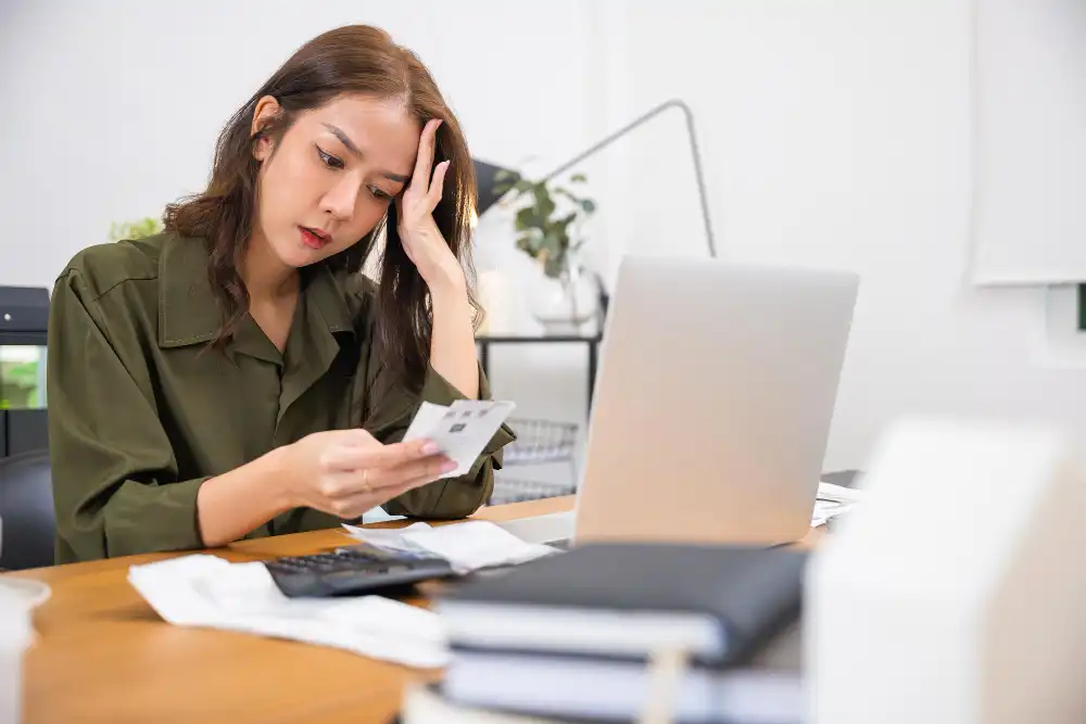 刷卡換現金會影響信用嗎？額度使用率、最低應繳、循環利息與帳單壓力解析